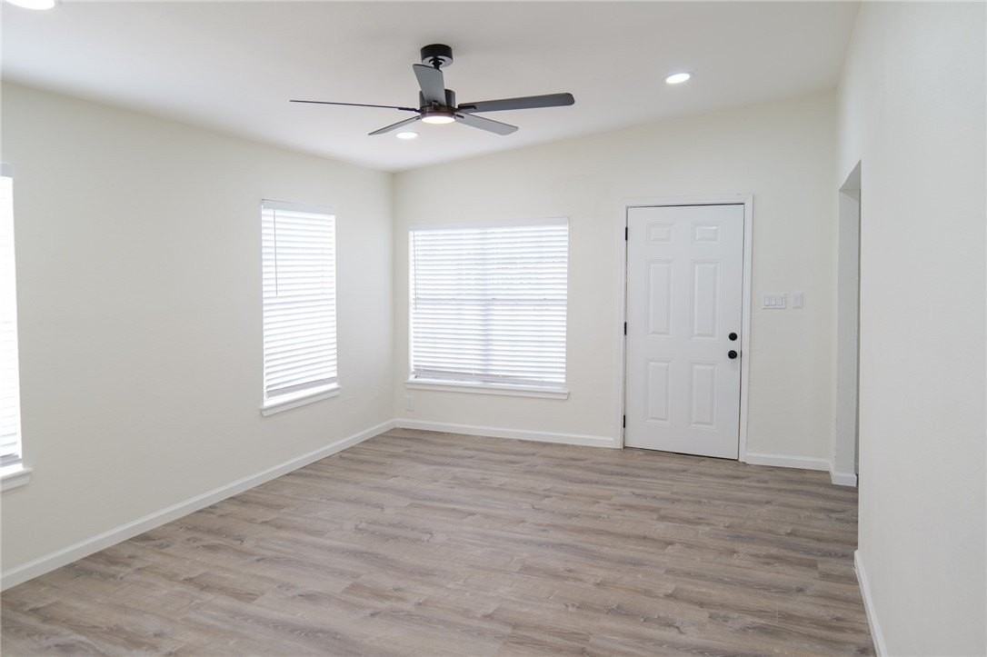 10822 Mayfield Dr - Photo 4 of 28
