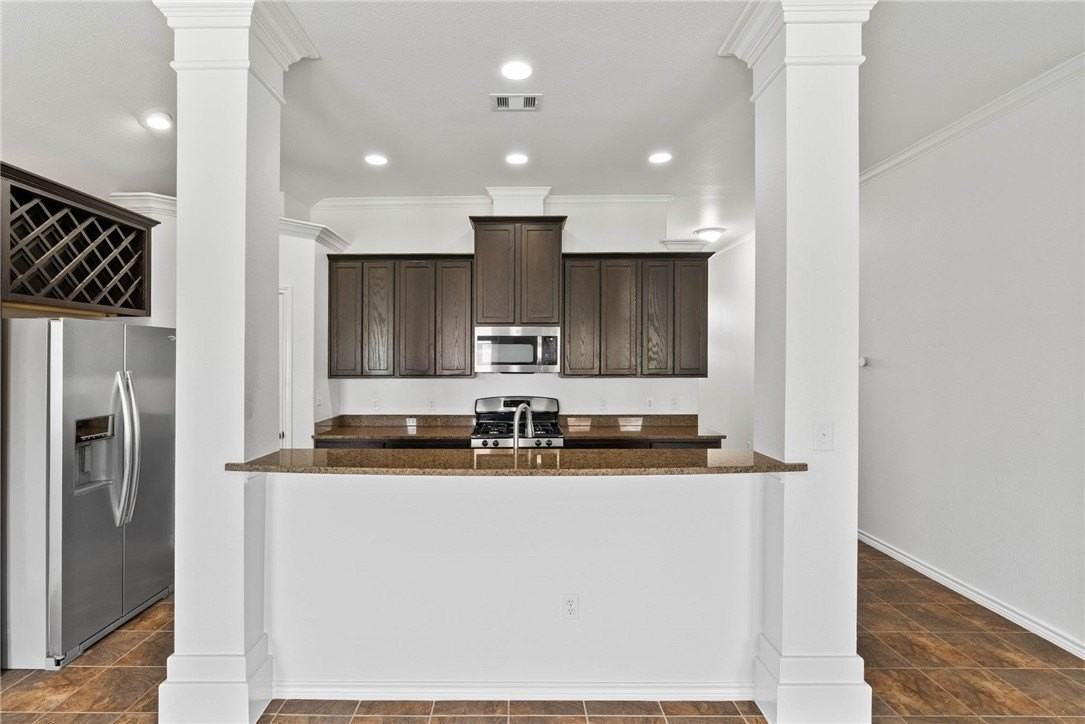 3909 Los Arroyos Dr - Photo 4 of 20