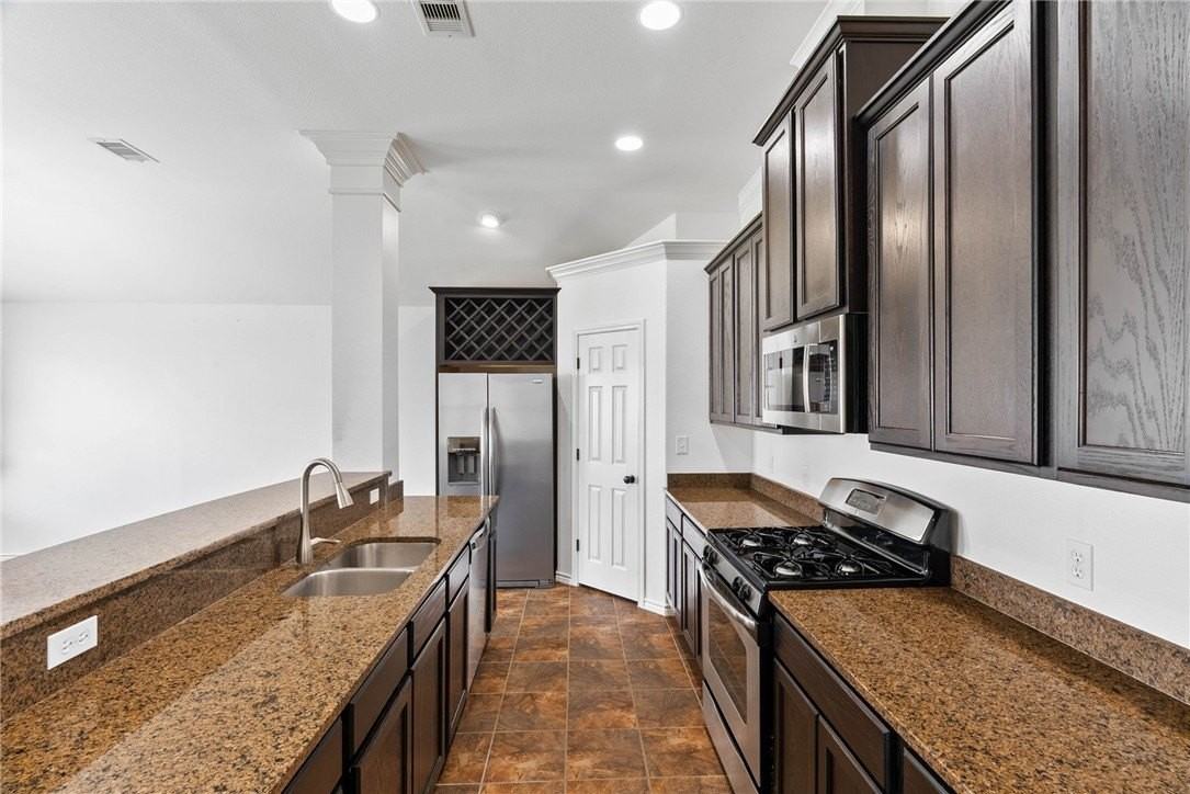 3909 Los Arroyos Dr - Photo 6 of 20