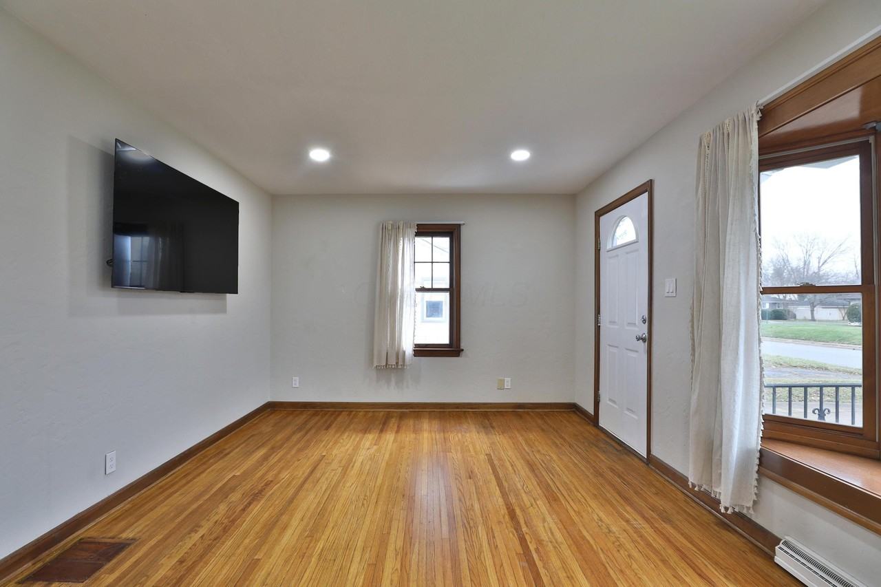 124 N Gould Rd - Photo 4 of 45