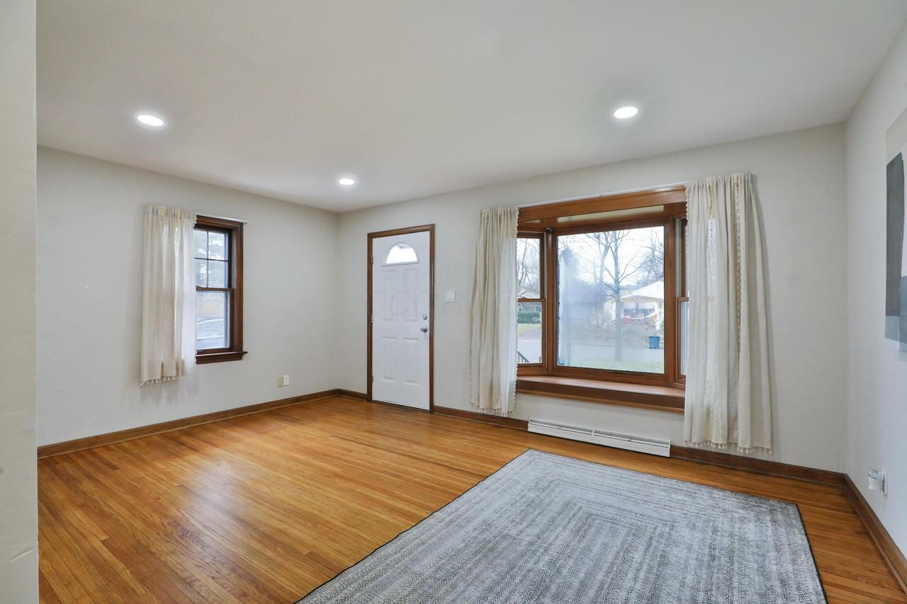 124 N Gould Rd - Photo 5 of 45