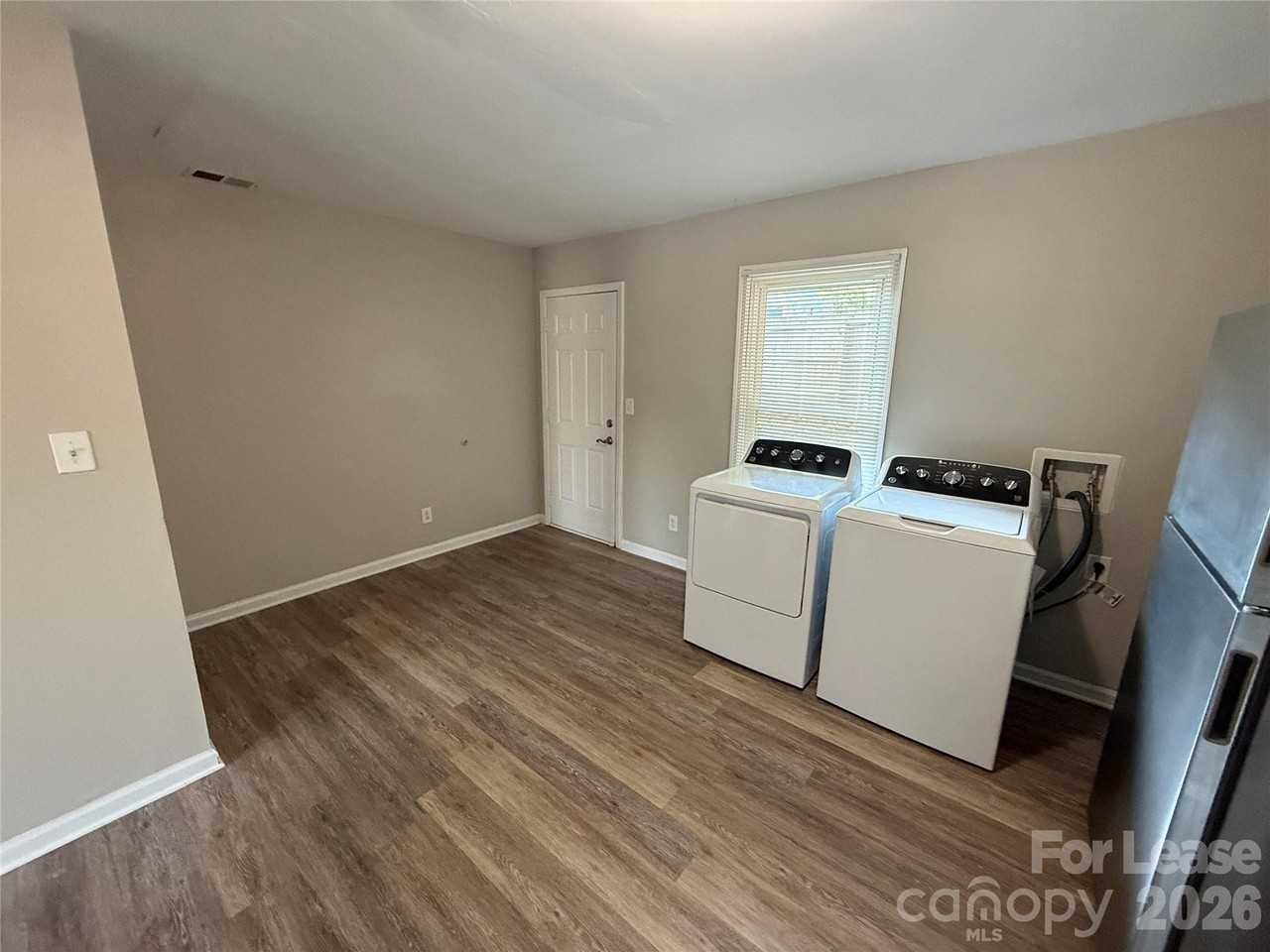 310 W Catawba Ave #4 - Photo 3 of 8