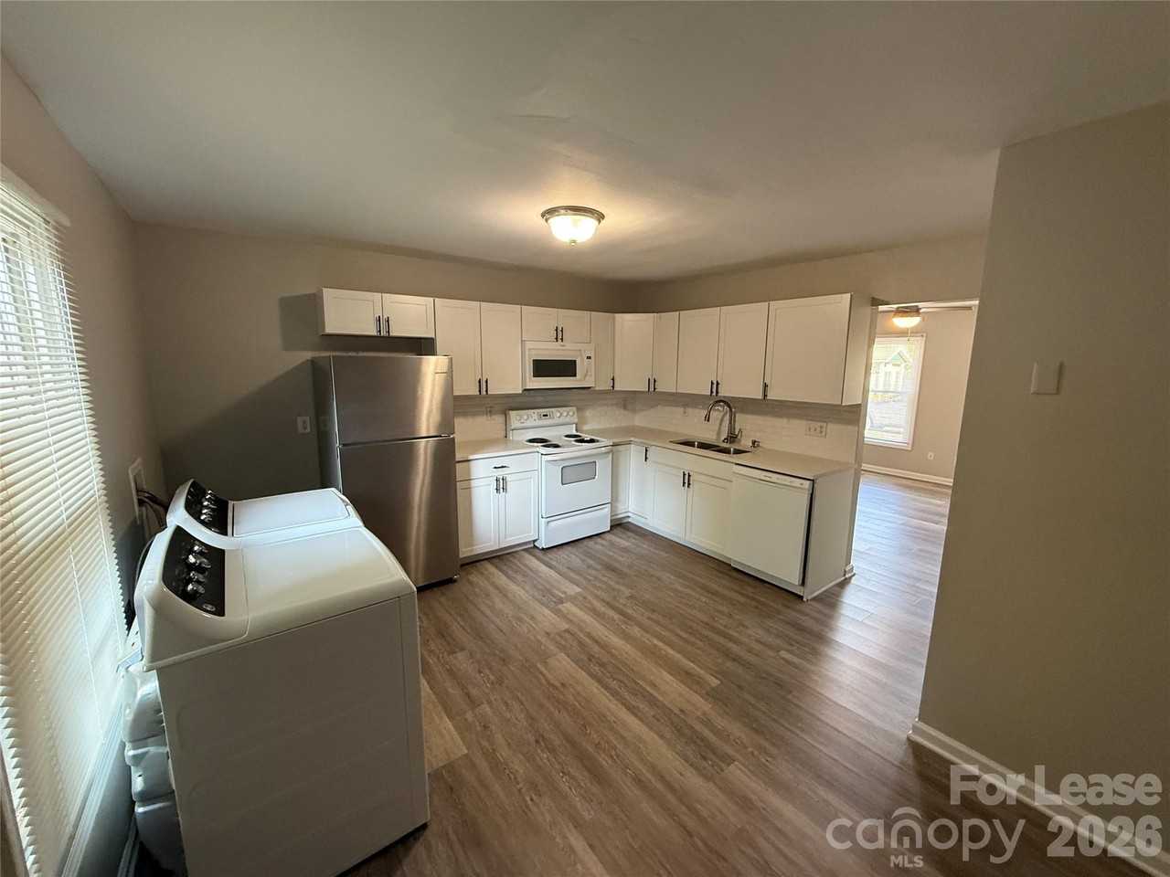 310 W Catawba Ave #4 - Photo 4 of 8