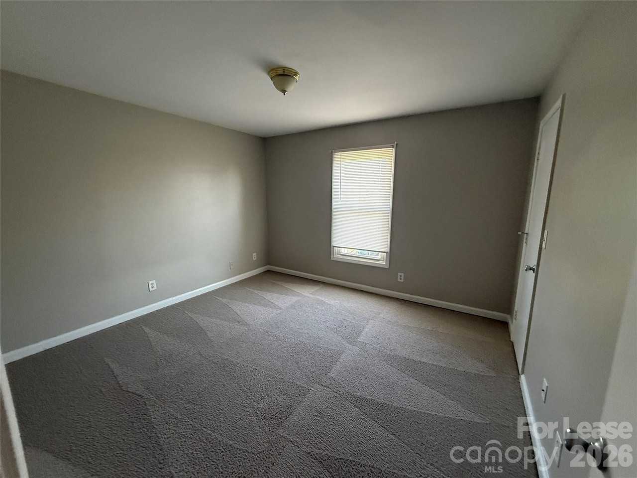 310 W Catawba Ave #4 - Photo 5 of 8