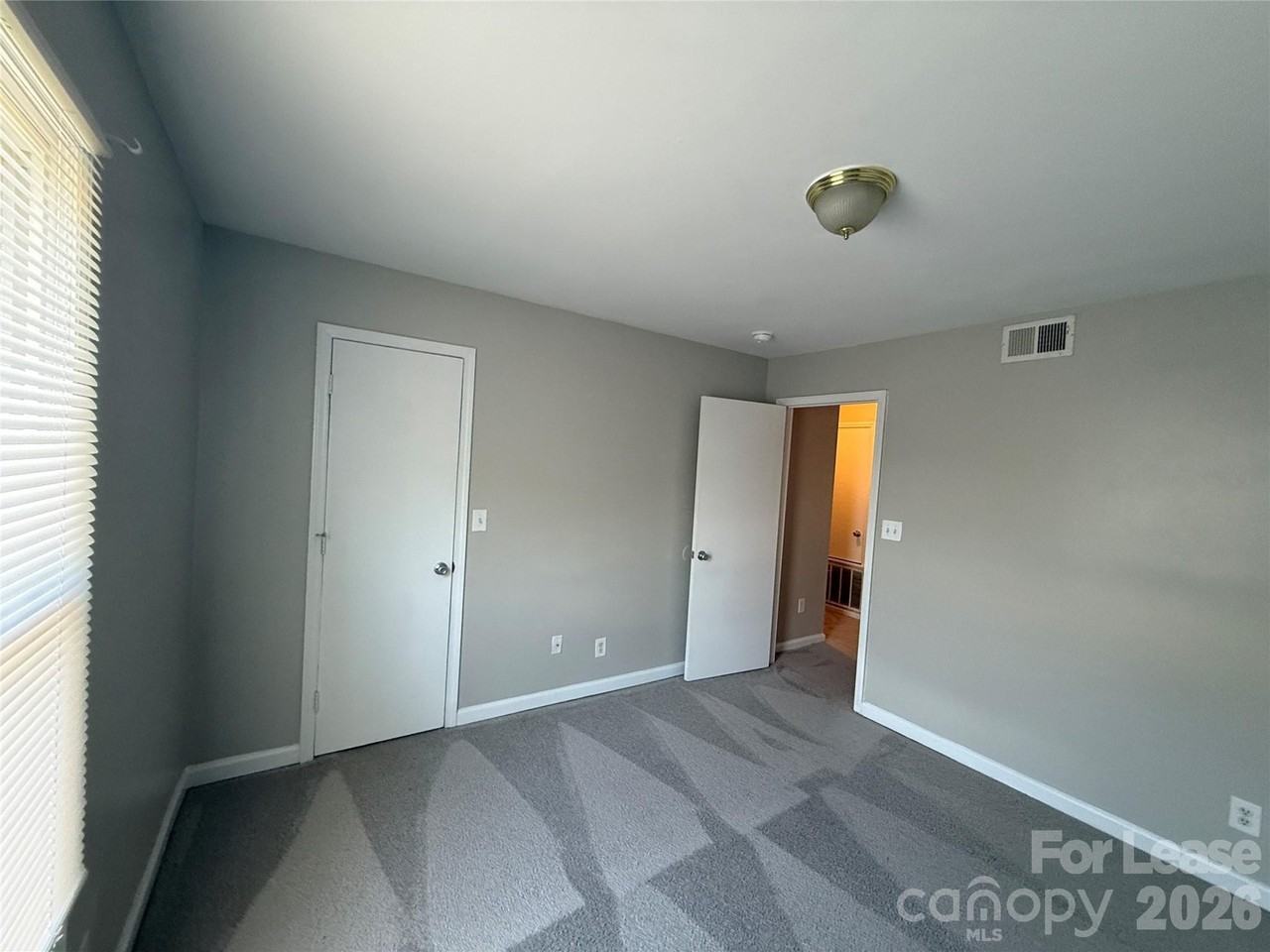 310 W Catawba Ave #4 - Photo 6 of 8