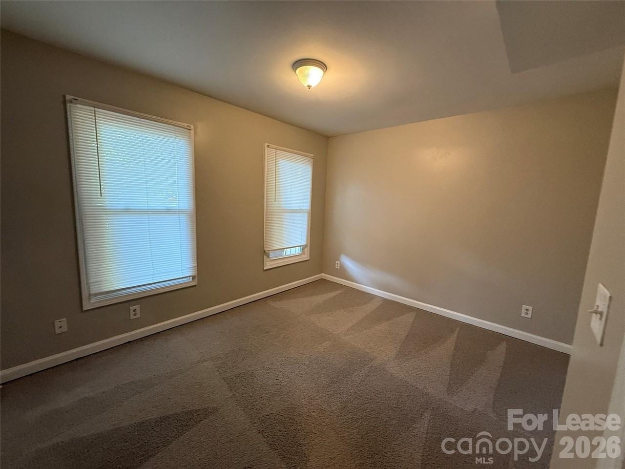 310 W Catawba Ave #4 - Photo 7 of 8