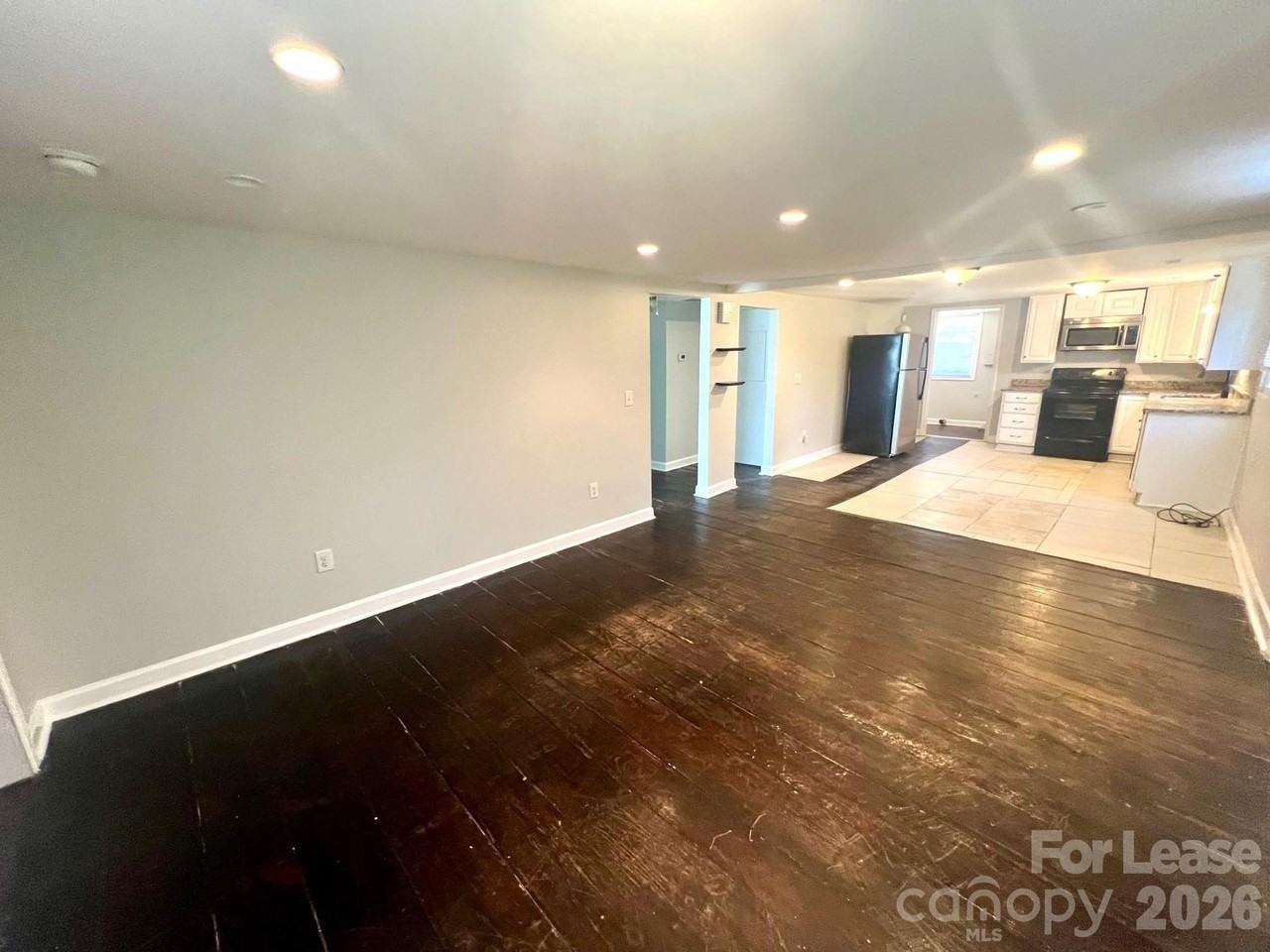 922 Ambassador St - Photo 2 of 7