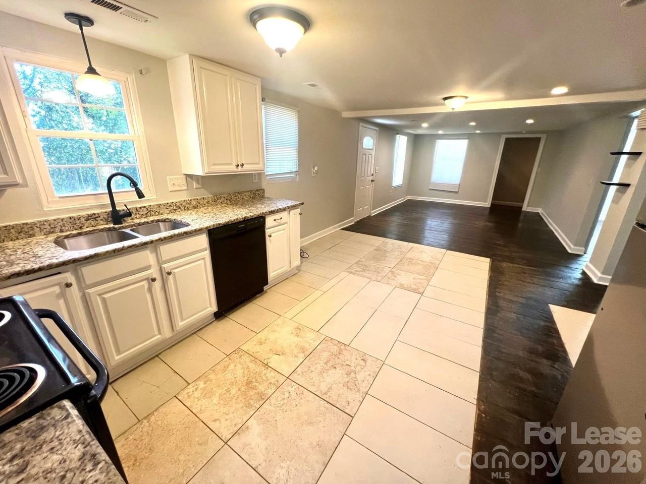 922 Ambassador St - Photo 3 of 7