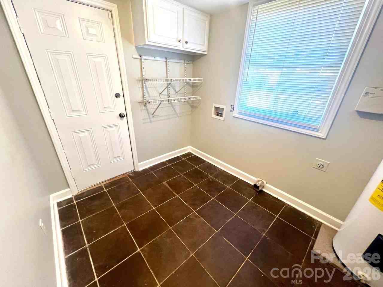 922 Ambassador St - Photo 4 of 7