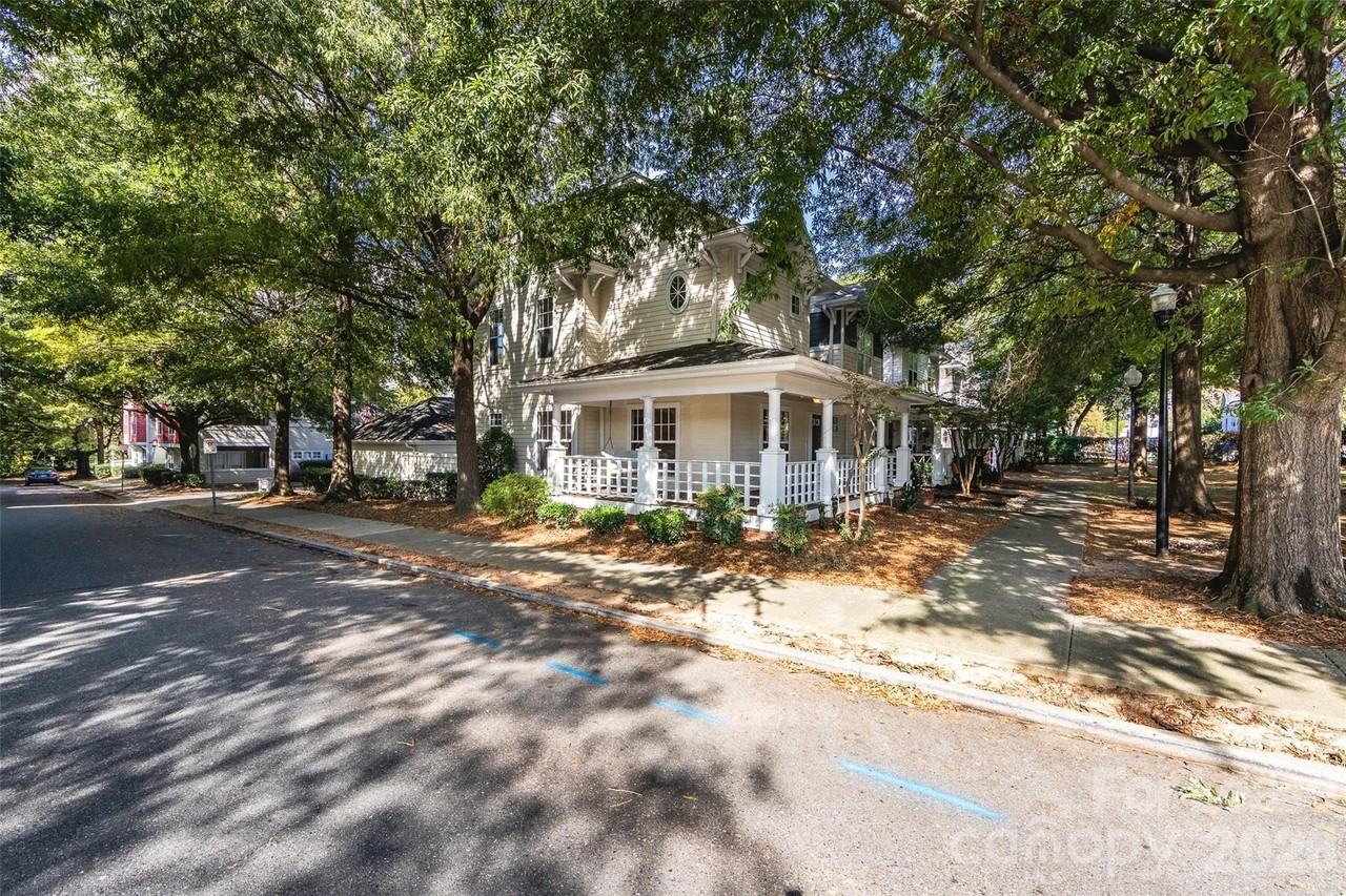1124 W 1st St - Photo 2 of 47