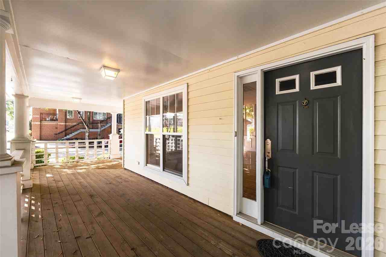 1124 W 1st St - Photo 7 of 47