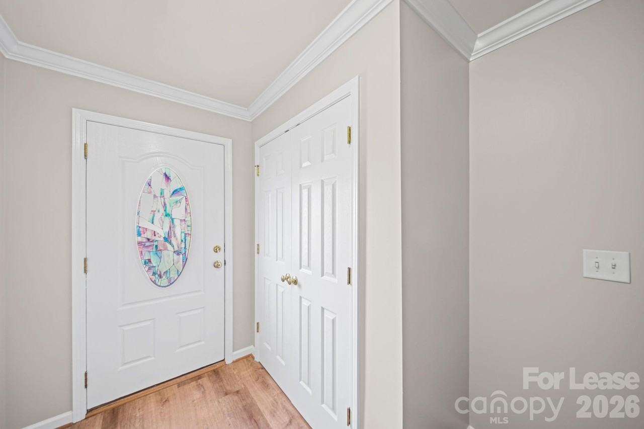 1526 Royal Auburn Ave - Photo 6 of 37
