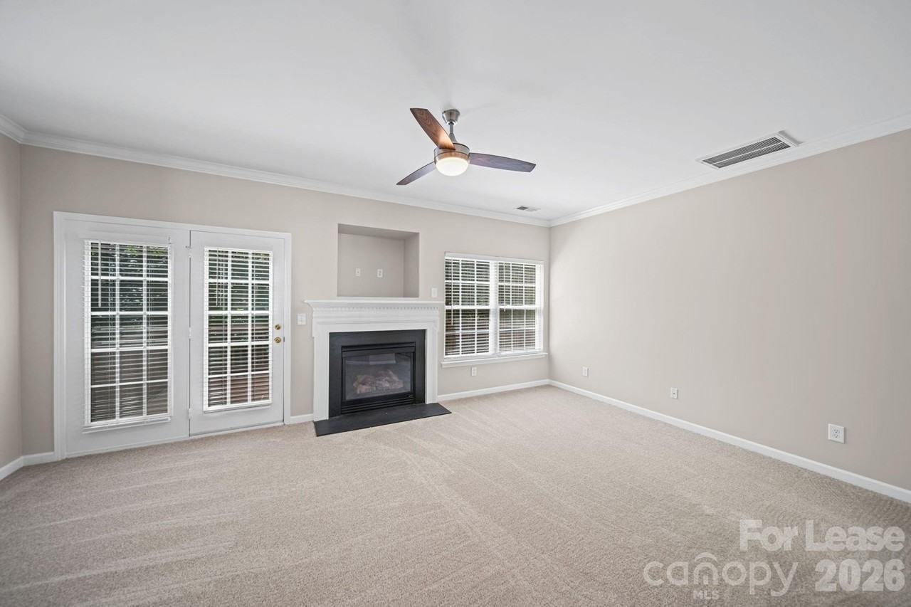 1526 Royal Auburn Ave - Photo 7 of 37