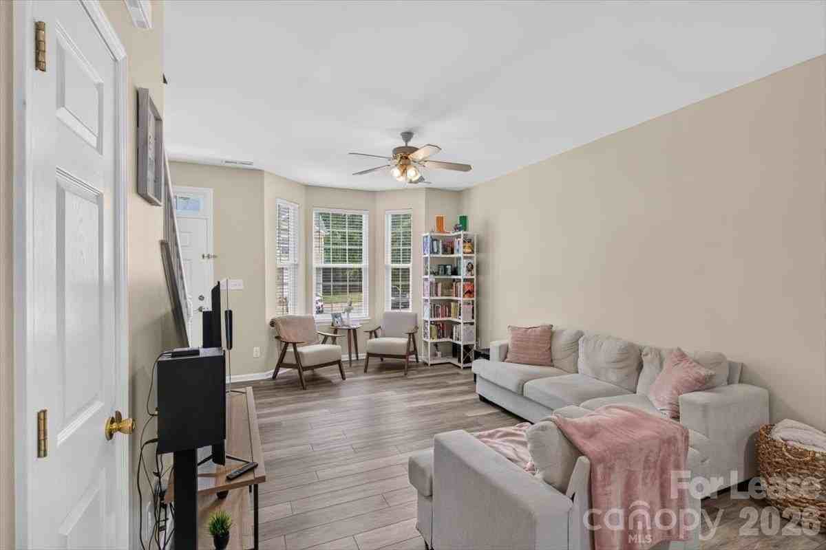 5705 Erin Dr - Photo 4 of 20