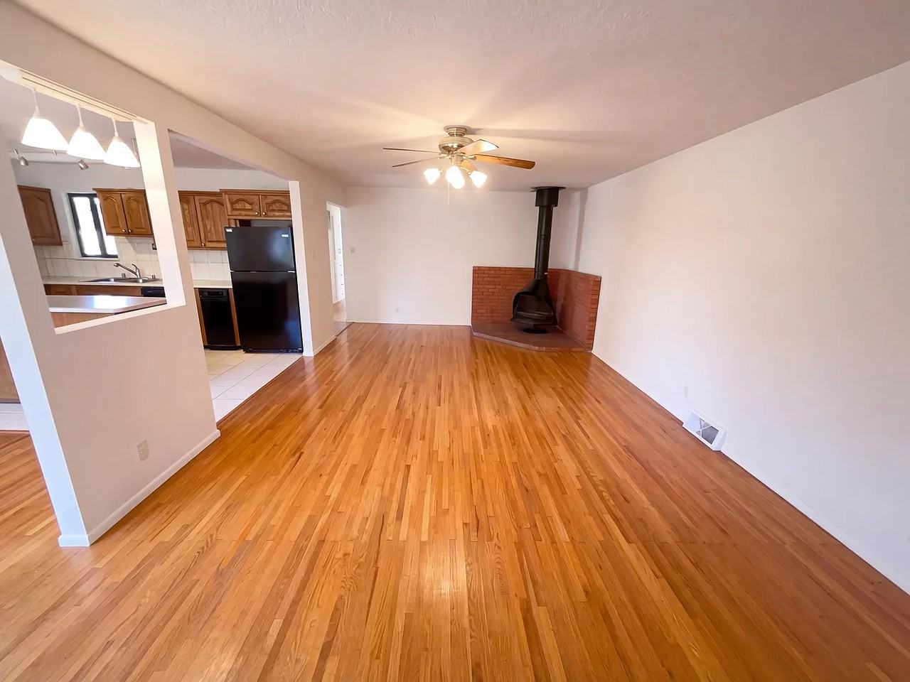 3336 Betts Drive Northeast - Photo 3 of 11