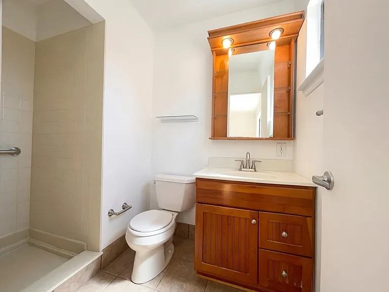 3336 Betts Drive Northeast - Photo 5 of 11