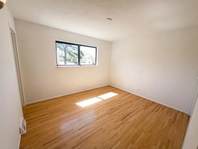 3336 Betts Drive Northeast - Photo 7 of 11