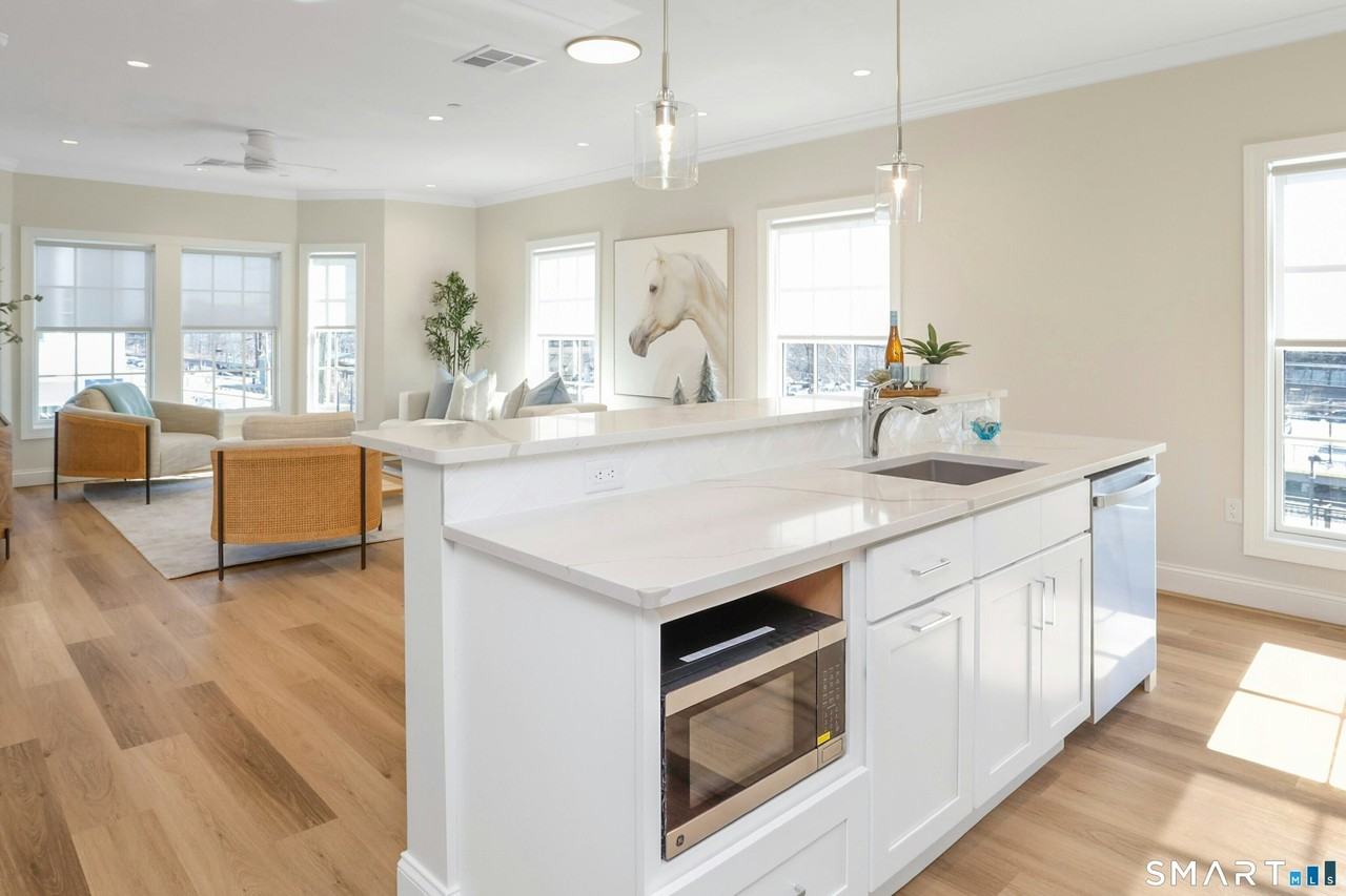 440 Heights Rd #305 - Photo 4 of 15