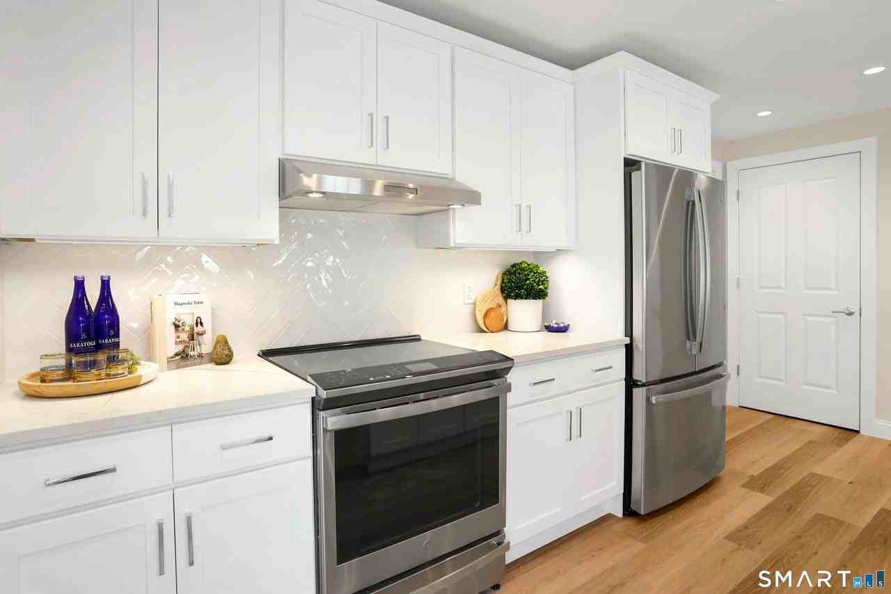 440 Heights Rd #305 - Photo 6 of 15