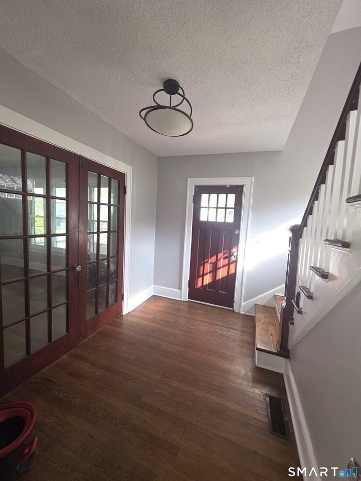 311 Farmington Ave - Photo 3 of 15