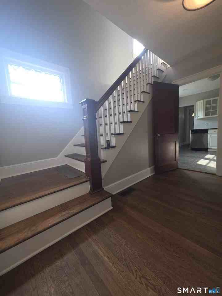 311 Farmington Ave - Photo 4 of 15