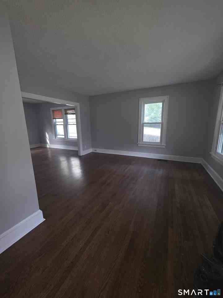 311 Farmington Ave - Photo 5 of 15