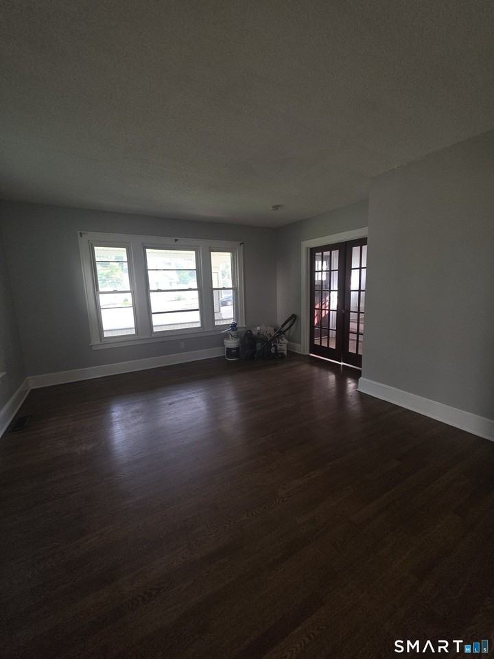 311 Farmington Ave - Photo 6 of 15