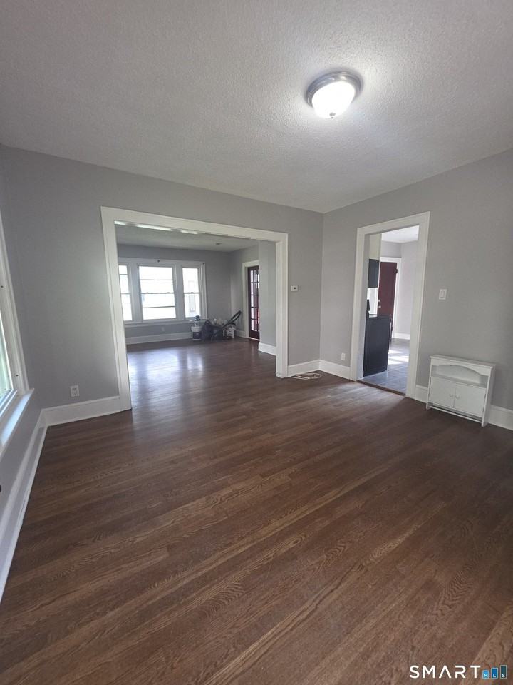 311 Farmington Ave - Photo 7 of 15
