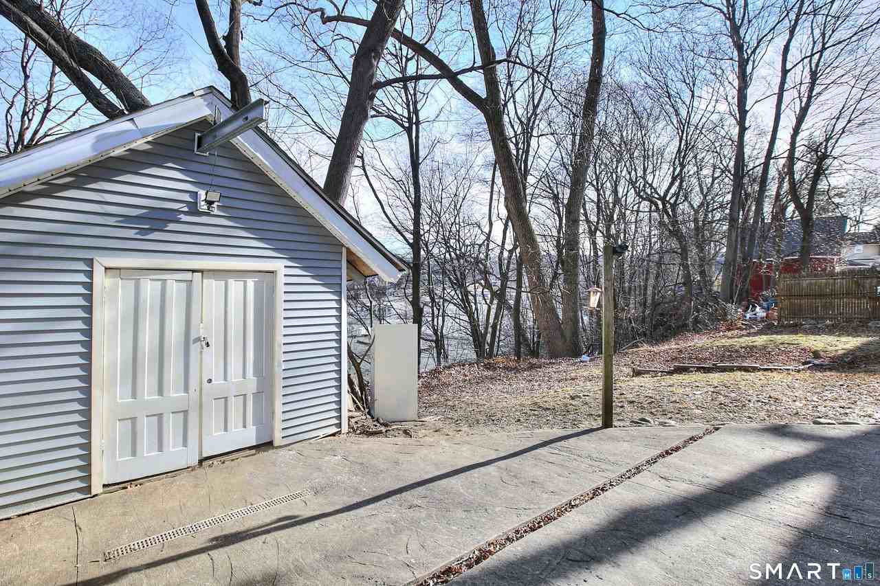 56 Franklin St - Photo 5 of 35