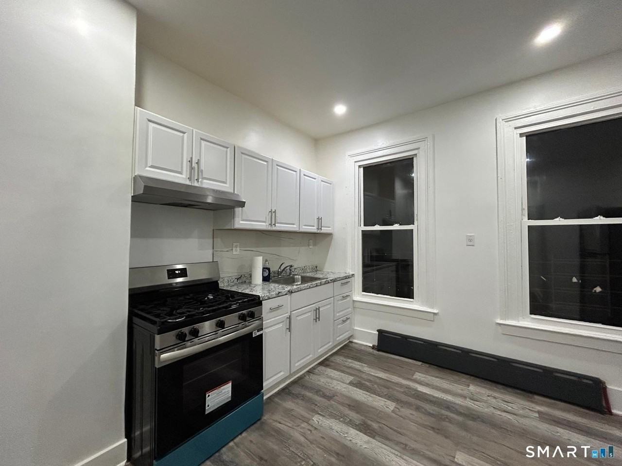 111 Kensington St - Photo 2 of 9