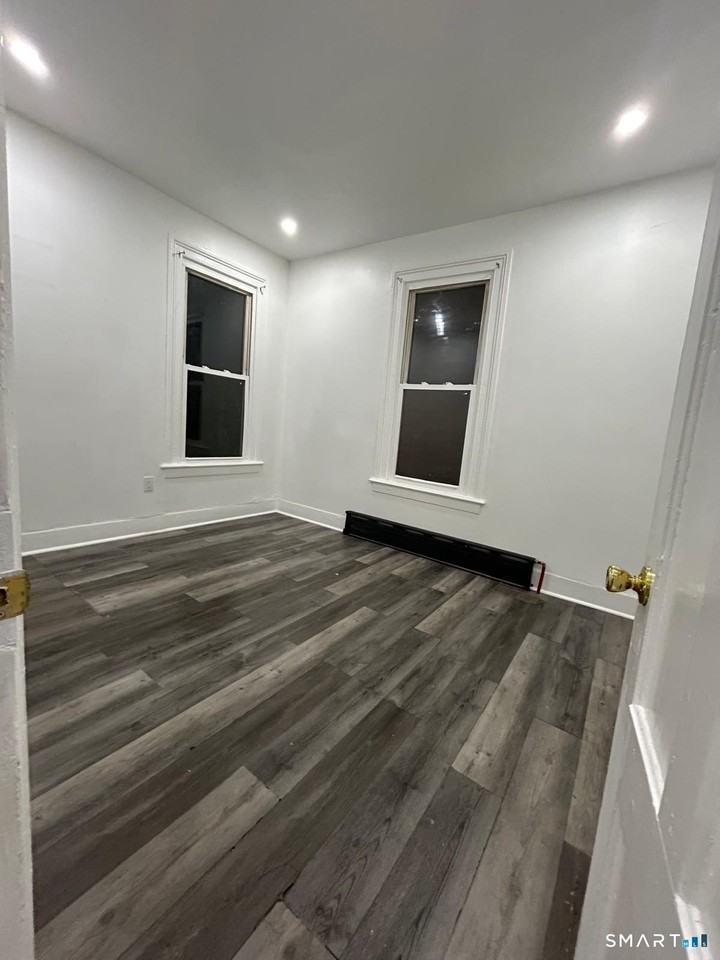 111 Kensington St - Photo 5 of 9