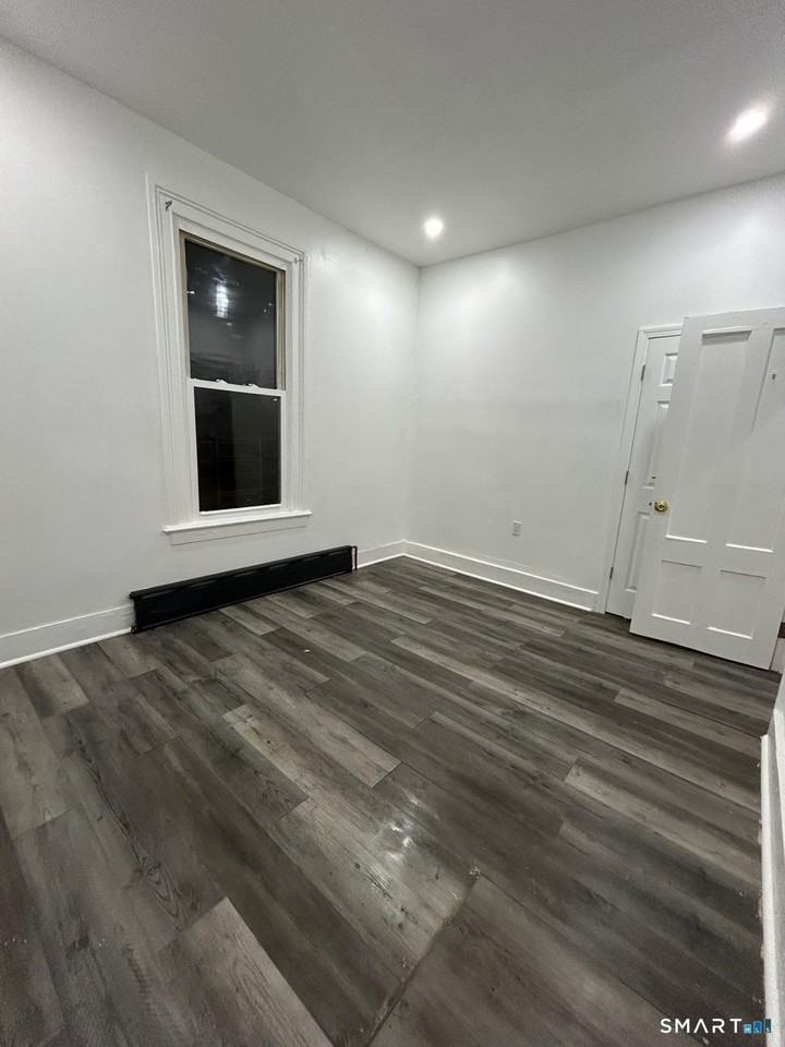 111 Kensington St - Photo 6 of 9