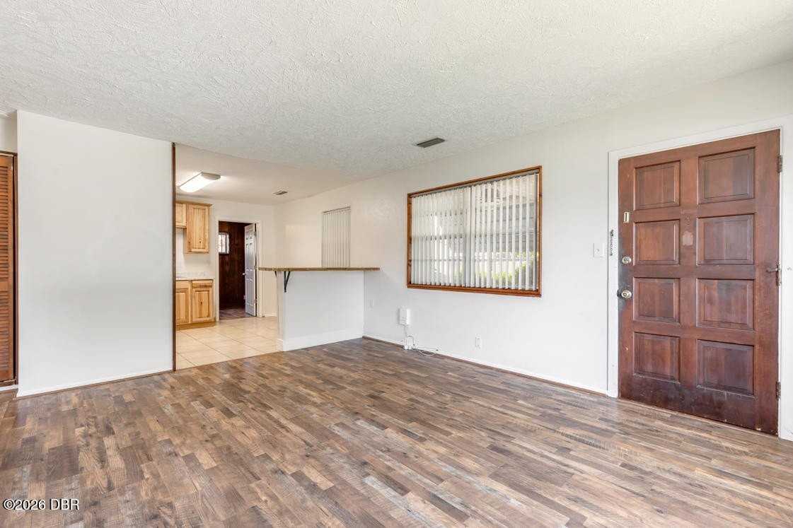 1584 Valencia Ave - Photo 5 of 24
