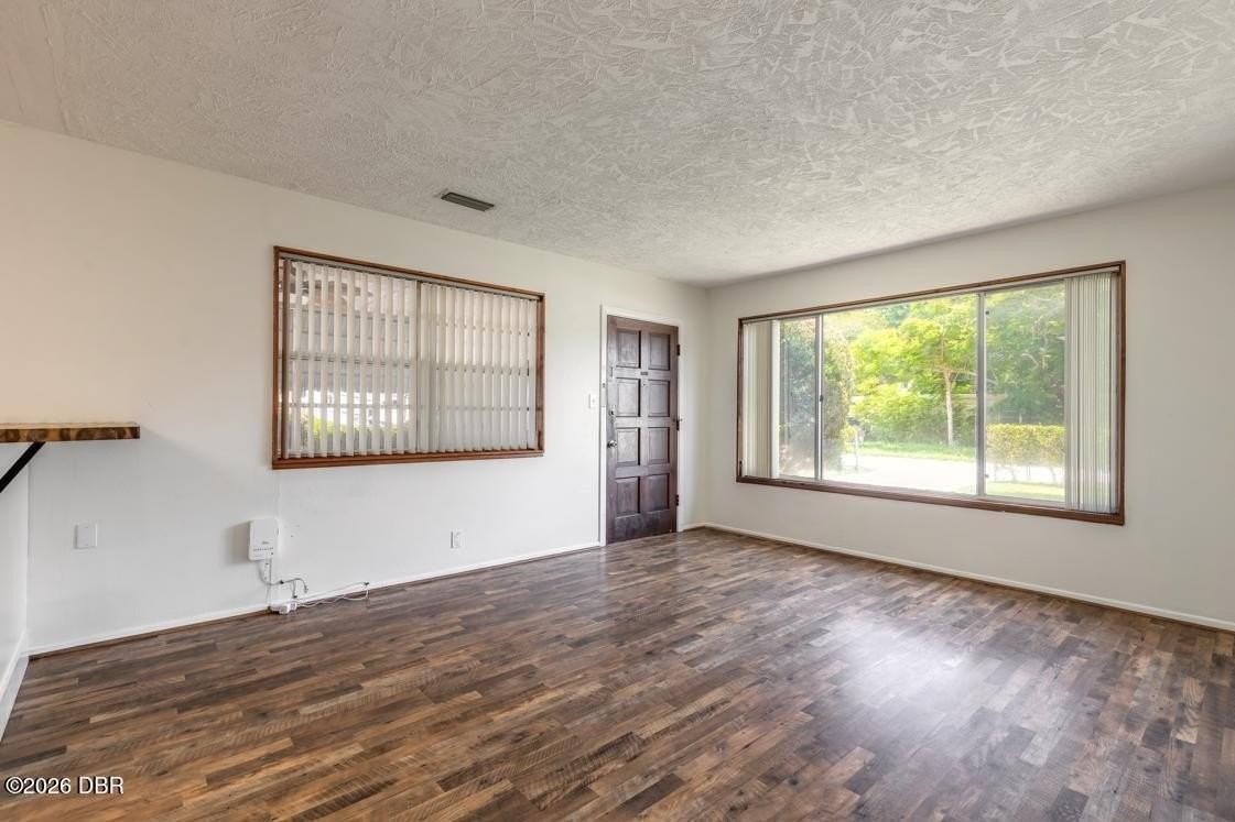 1584 Valencia Ave - Photo 6 of 24