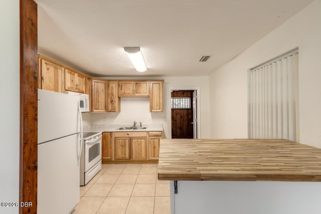 1584 Valencia Ave - Photo 7 of 24