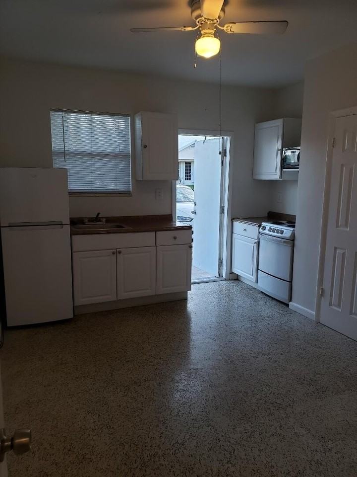 195 Gardenia St #2 - Photo 7 of 7