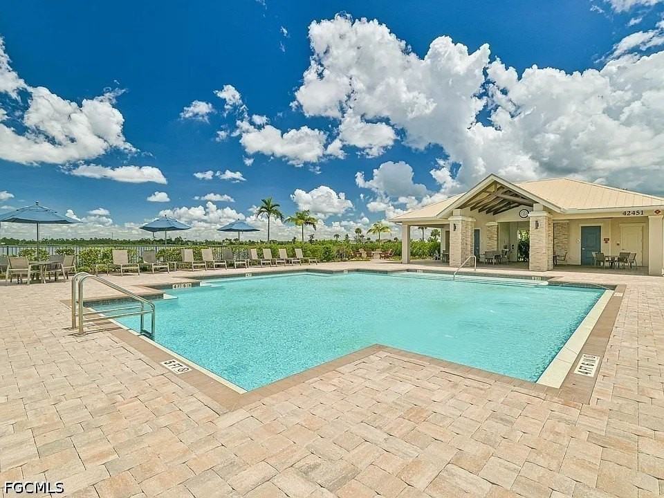 42218 Edgewater Dr - Photo 5 of 25