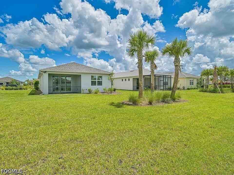 42218 Edgewater Dr - Photo 7 of 25