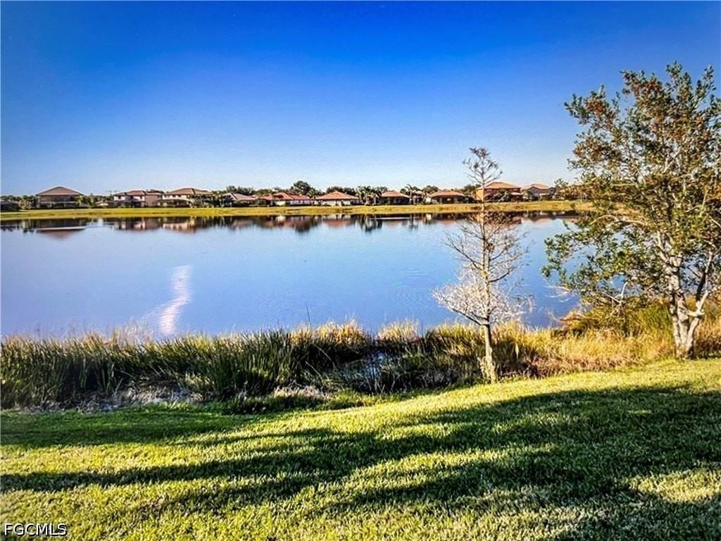 12690 Fairington Way - Photo 4 of 21