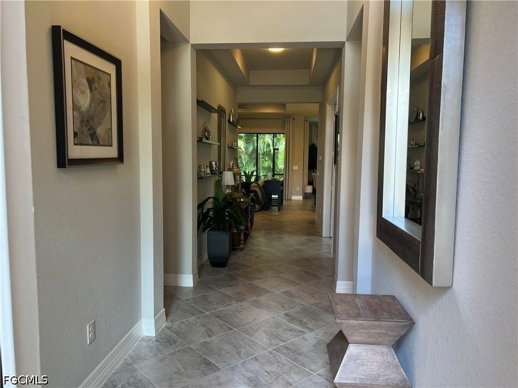 11624 Stonecreek Cir - Photo 4 of 36