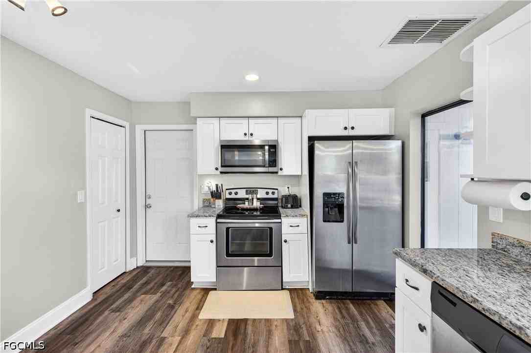 1576 Beechwood Trl - Photo 5 of 39
