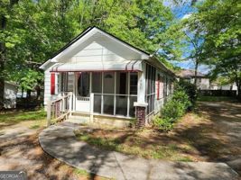 featured image of 631 Davis Ave