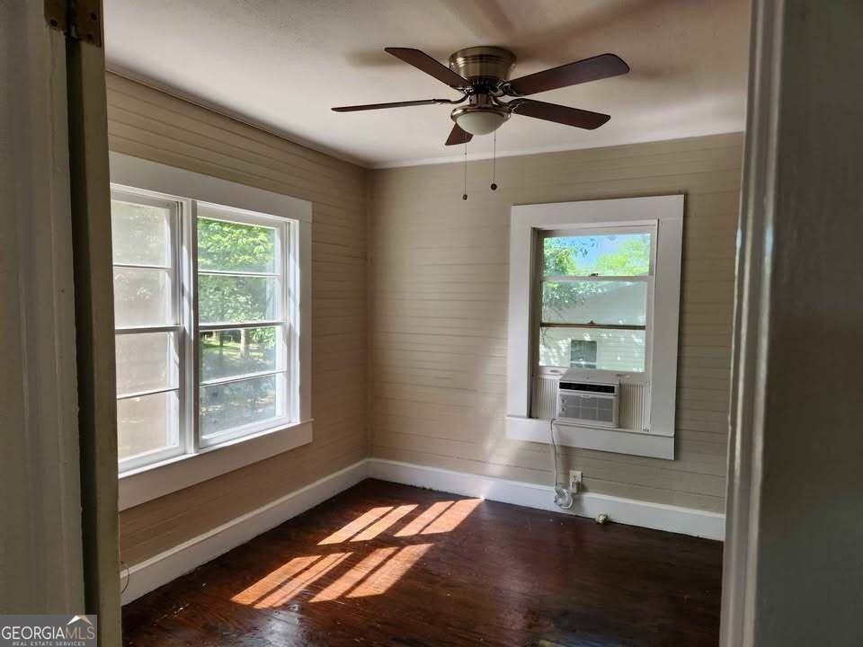 631 Davis Ave - Photo 2 of 10