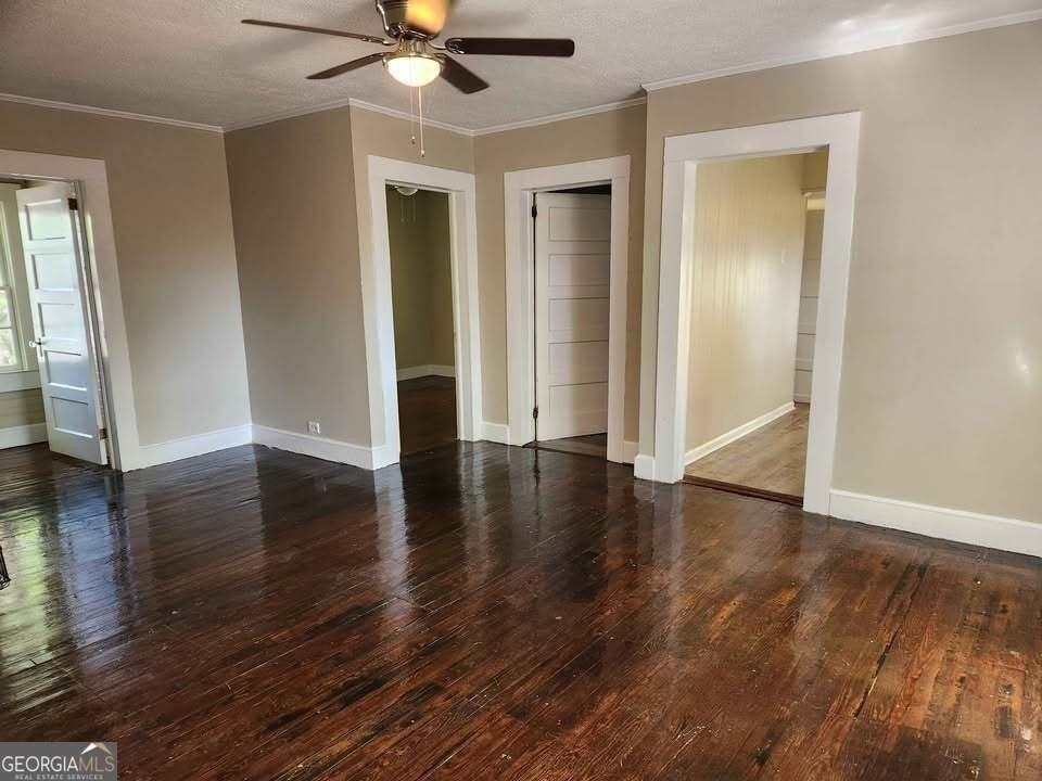 631 Davis Ave - Photo 4 of 10