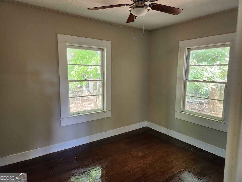631 Davis Ave - Photo 5 of 10