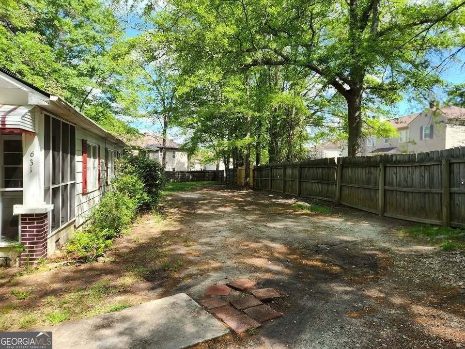 631 Davis Ave - Photo 6 of 10