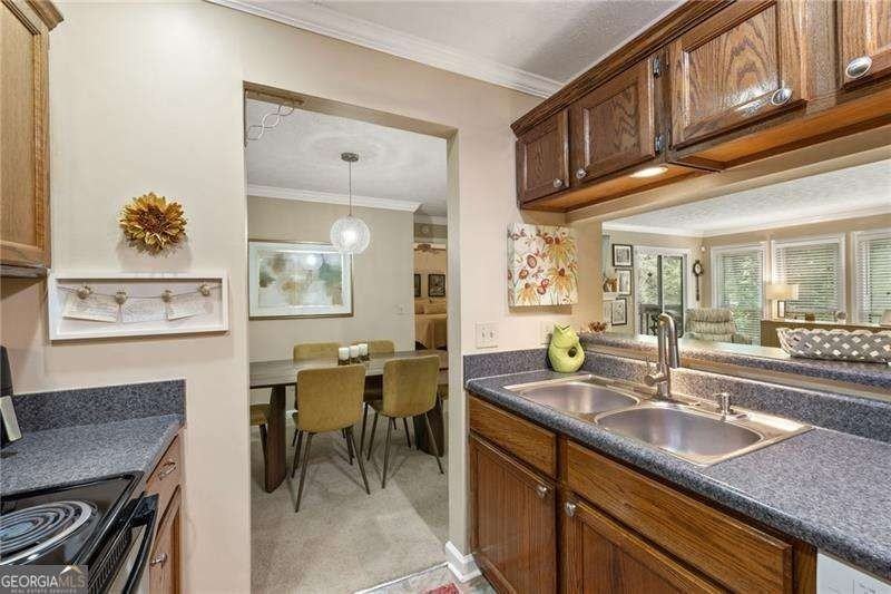 525 Warm Springs Cir - Photo 4 of 27