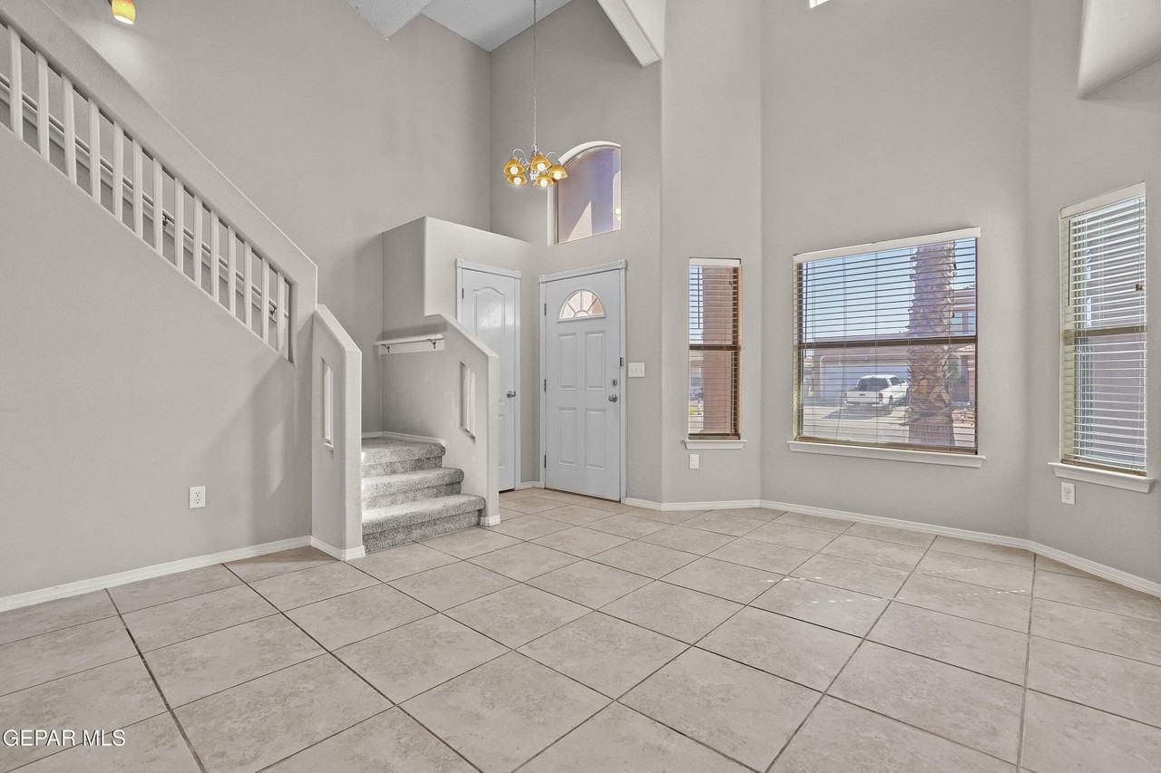 3261 Garden Point Dr - Photo 7 of 32