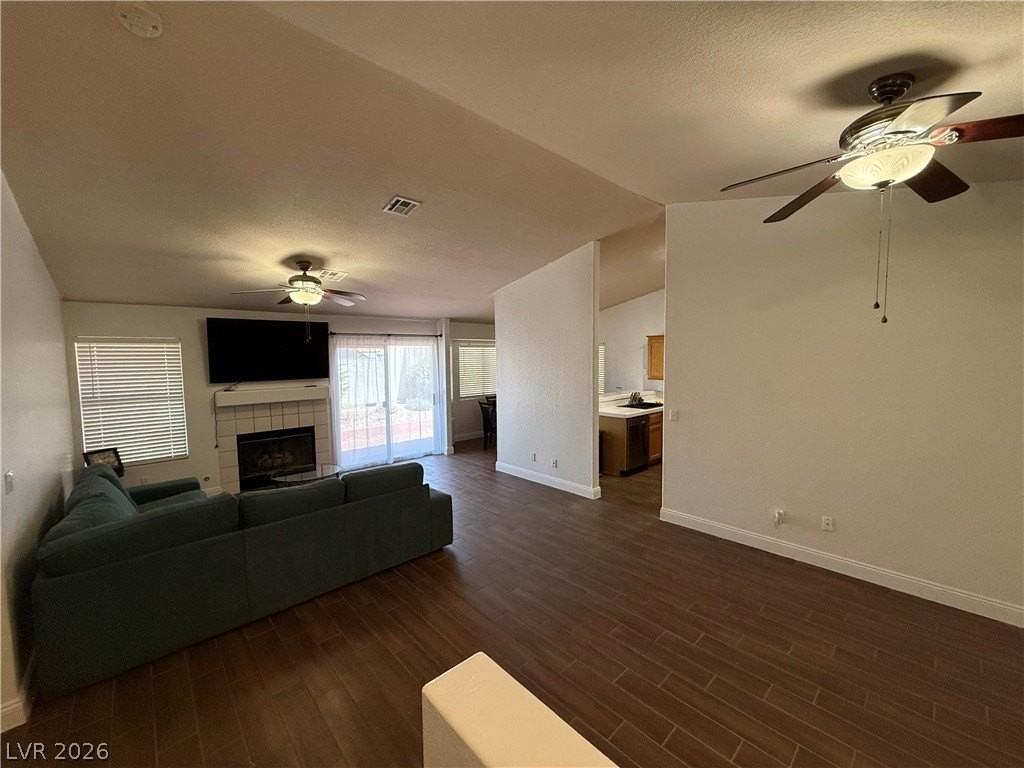 904 Big Horn St - Photo 3 of 36