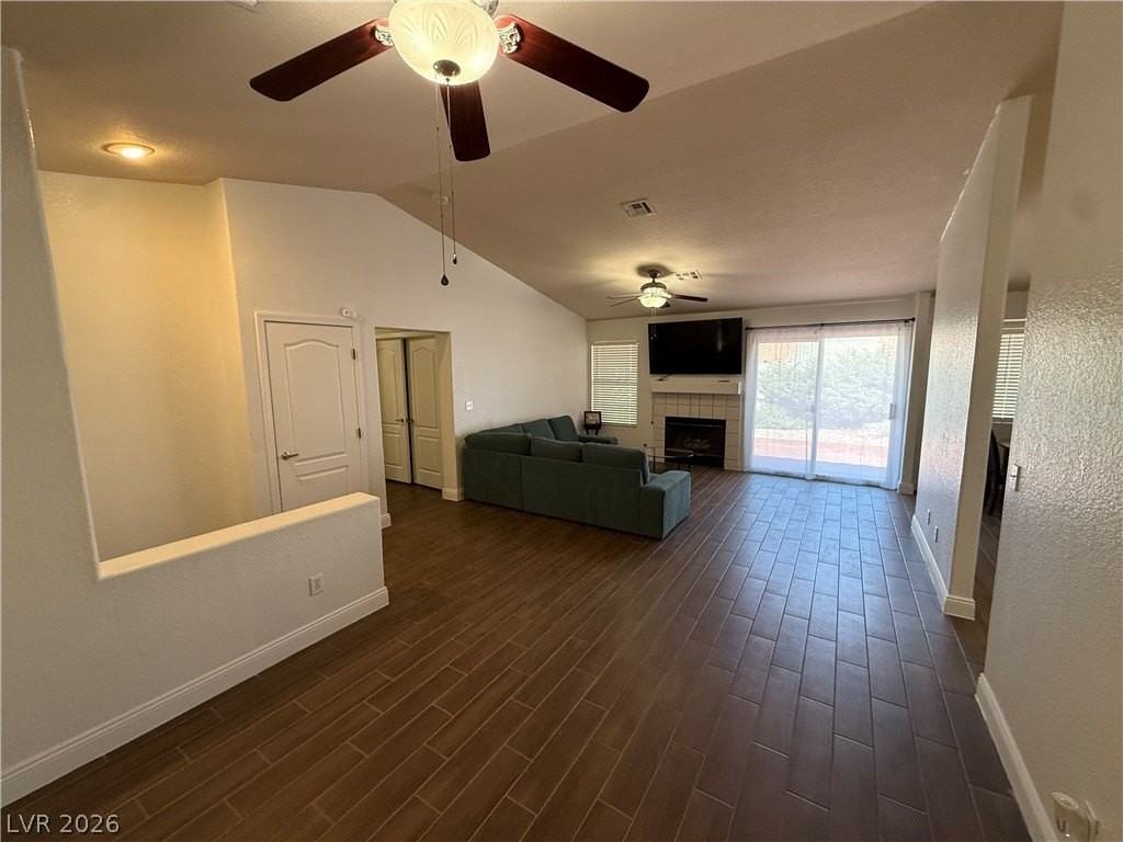 904 Big Horn St - Photo 4 of 36